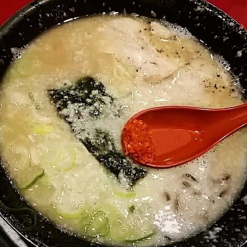 「とんこつ黒（こってり）６９０円」@火の国 文龍 総本店の写真