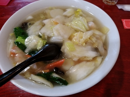 「塩味エビ五目ラーメン(並盛)980円」@中国本場的料理 華龍飯店 高崎モントレー店の写真