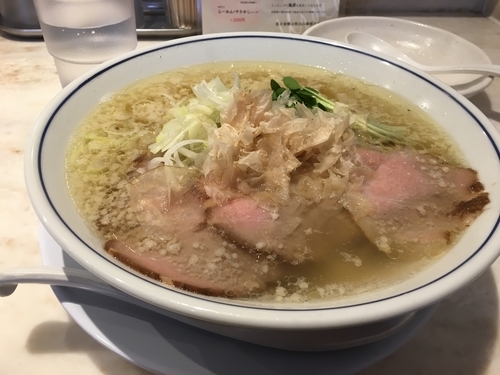 「塩ラーメン大盛り焼き飯ハーフセット」@らーめん鱗 高槻店の写真
