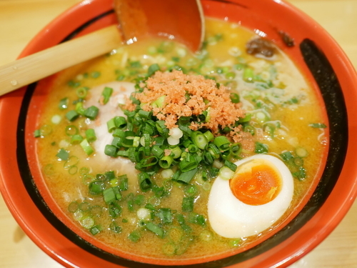 「えびみそ そのまま＋太麺＋サービスネギ増し」@えびそば一幻 新宿店の写真