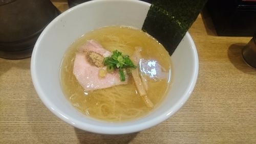 「鯛煮干しらーめん」@鯛煮干らーめん 麺屋 鯱の写真