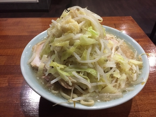 「醤油（太麺）煮豚増し」@麺屋のスたの写真