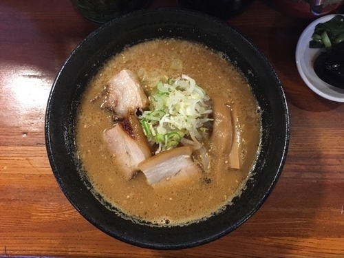 「豚骨らー麺（味噌）　７５０円」@らー麺とっつぁんの写真