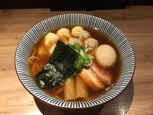 「黒旨  特製ワンタン麺＋味玉」@中華soba いそべの写真