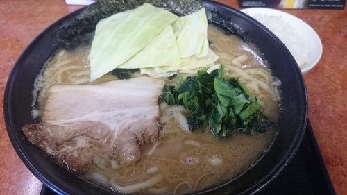 「豚骨醤油 (大盛り+半ライス)」@麺賊 夢我夢中の写真