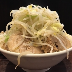 ラーメン+豚券…870円ヤサイニンニクりょうた