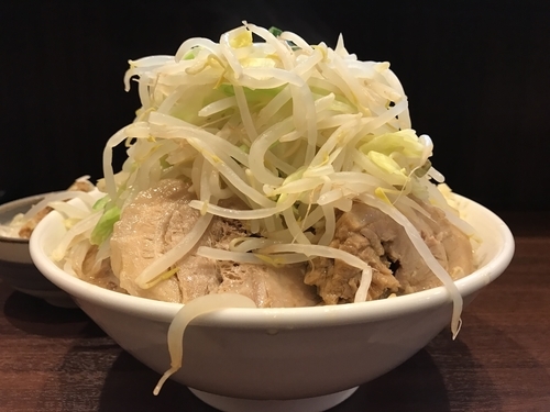 「ラーメン+豚券…870円ヤサイニンニクりょうた」@零一弐三の写真