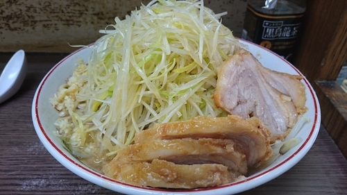 「小ぶた+ネギ+味つけ玉子 ニンニクマシ」@ラーメン二郎 横浜関内店の写真