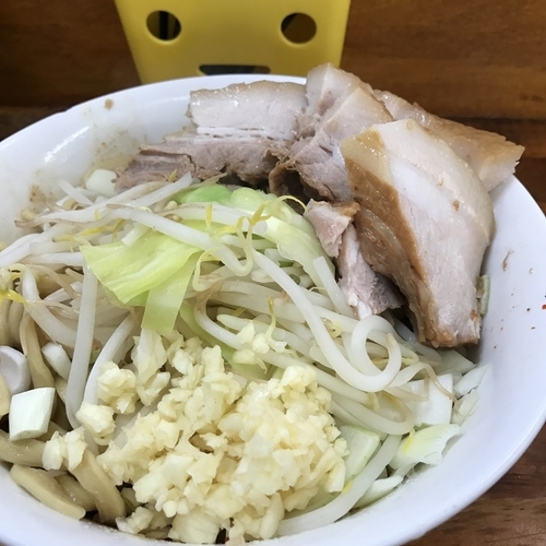 「豚入りラーメン たま」@蓮爾 新町一丁目店の写真