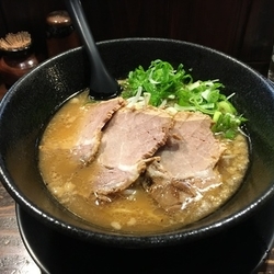 中豚らーめん780