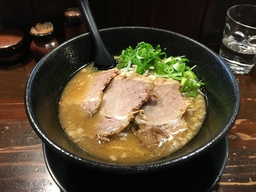 「中豚らーめん780」@ラーメン 跳満の写真