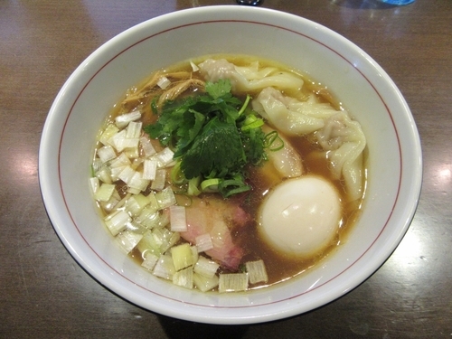 「地鶏中華そば（８００円）＋味玉＋ワンタン＋釜焼きチャー」@麺や 虎徹の写真