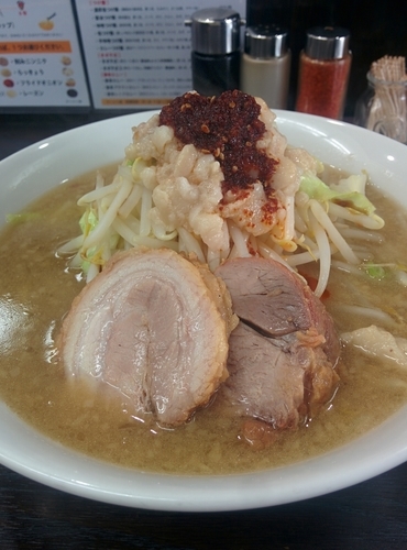 「醤油ラーメン　中盛　油　カラメ」@ラーメンいつきの写真