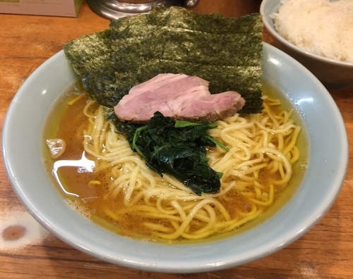 「ラーメン中:750円（麺固め・油多め）」@横浜ラーメン 武蔵家 稲田堤店の写真