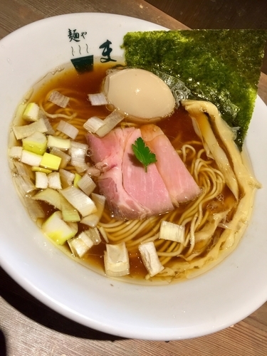 「中華そば＋ﾗｰﾊﾟｽ味玉￥720→１周年感謝価格￥500」@麺やまつ本の写真