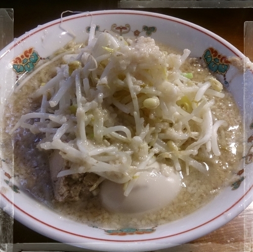 「ラーメンがっつり レディース 680えん 味玉 100えん」@三七三の写真
