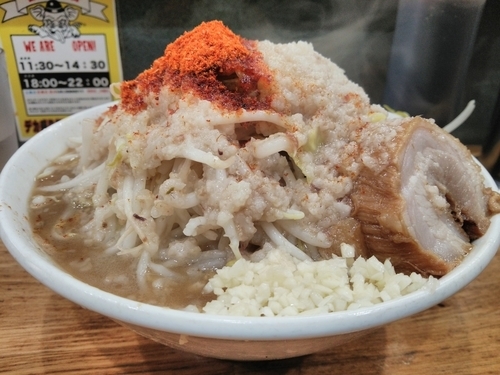 「ラーメン中(ニンニク、アブラ、チョイ辛)」@デカ盛り戦隊 豚レンジャーの写真