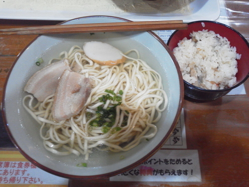 「三枚肉そば 590円」@けんぱーのすばやーの写真