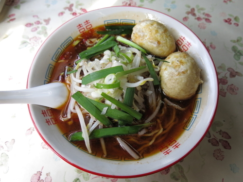 「台湾ラーメン揚げ玉子入り：618円」@味功の写真