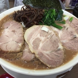 大盛りチャーシュー麺