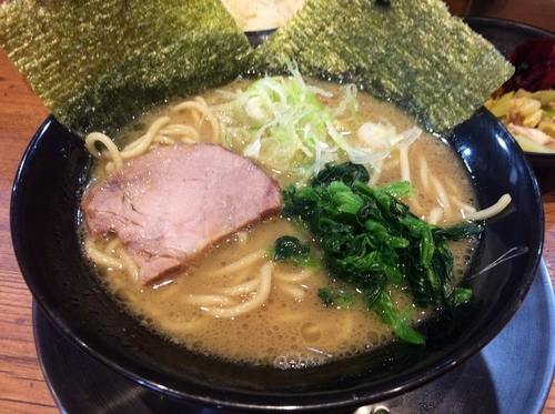 「ラーメン並（680円）+食べ放題（194円）」@らーめんアカテングの写真