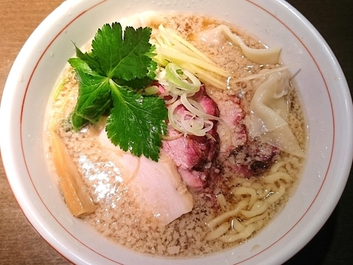 「背脂地鶏中華そば(醤油、手もみ麺)」@麺や 虎徹の写真
