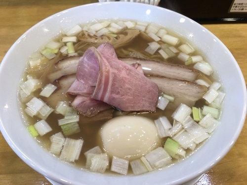 「淡麗しお中華そば（特製）＠９９０円」@自家製中華そば 麺の虜の写真