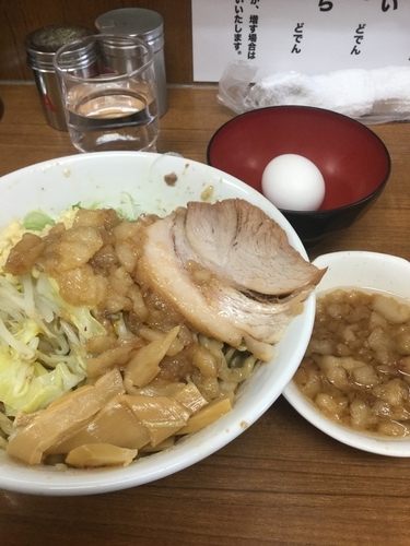 「油そば 少　にんくに、油どでん800円」@ラーメンの店 どでん 北浦和店の写真
