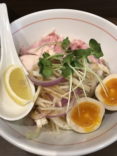 「限定: 地鶏の油そば(青紫蘇追い飯付き)」@八咫烏の写真