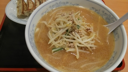 「みそラーメン+焼ギョウザ」@福しん 下赤塚北口店の写真