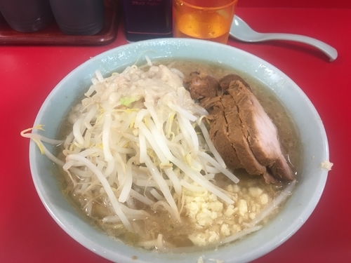 「小ラーメンブタ入」@ラーメン二郎 新宿歌舞伎町店の写真