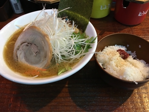「あご塩ラーメン(カタメ) ¥750+ライス無料」@横浜家系ラーメン いとし家の写真