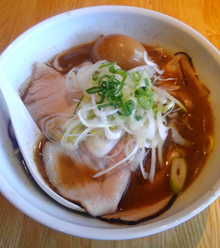 「Neo醤油(限定) 味玉」@龍ノ髭 琥珀の写真