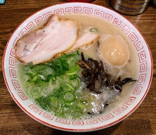「半熟味玉ラーメン 750円」@本場博多 長浜ラーメン まるむら 東陽町店の写真