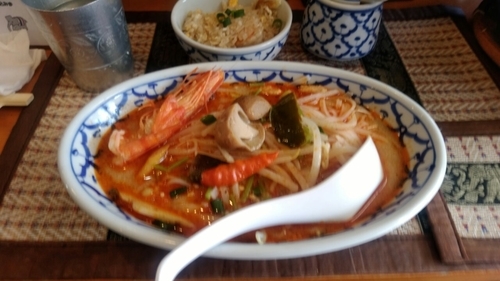 「トムヤムクンラーメンセット(並盛)800円」@ムアンタイの写真