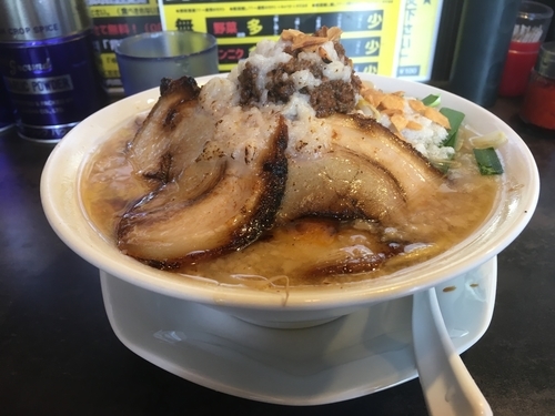 「バラスタ小（野菜ニンニク少なめ・背脂ビタ）／￥980」@ガツ盛りラーメン バンブル 西浦和店の写真