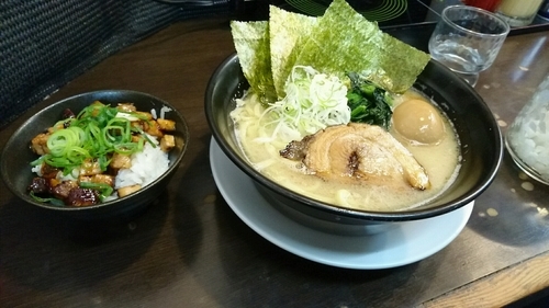 「横浜塩ラーメン  味卵  ミニチャーシュー丼」@日の出らーめん 横浜桜木町本店の写真