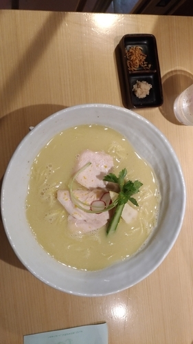 「鶏白湯SOBA(950円)・大盛り 100円増し」@銀座 篝 銀座エチカ店の写真