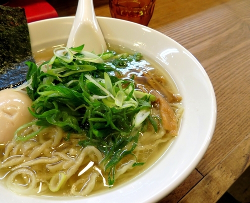 「味玉塩＋青葱（930円）」@らぁめん山と樹の写真