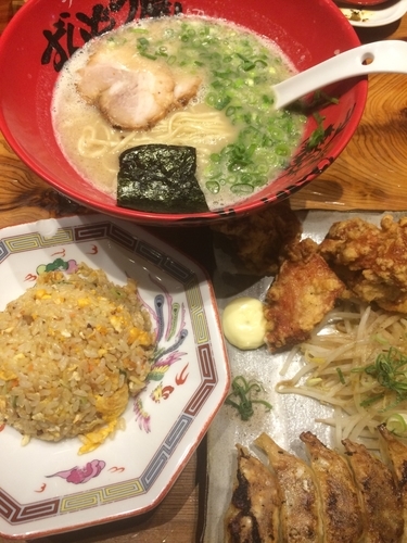 「元味らーめん(脂は並・ちぢれ麺)+歌舞伎セット+半チャーハン」@ラー麺ずんどう屋 新宿歌舞伎町店の写真