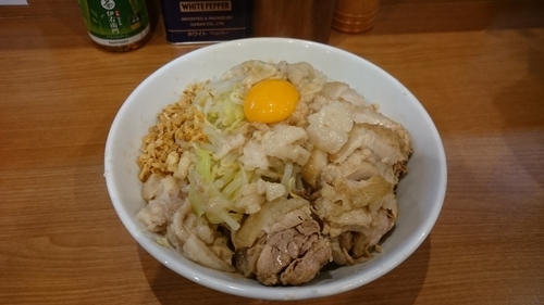 「小ブタ 汁なし ニンニク アブラマシマシ カラカラ」@ラーメンBoo Boo太郎。の写真