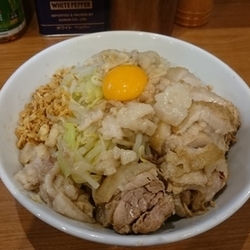 小ブタ 汁なし ニンニク アブラマシマシ カラカラ