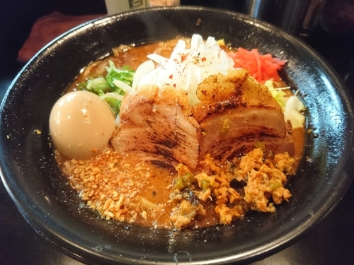 「焦がし味噌特濃 880円＋味玉(ﾗｰﾊﾟｽ)」@麺家 うえだの写真