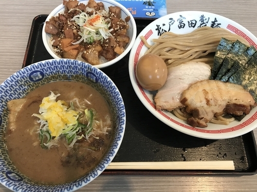 「特製つけそば チャーシュー丼」@松戸富田製麺 三井アウトレットパーク木更津店の写真