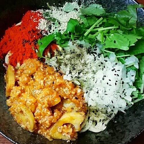 「【３月限定】汁なし土浦担々麺 ９００円＋仁王１００円」@激辛ラーメン専門店 レッチリ 土浦本店の写真