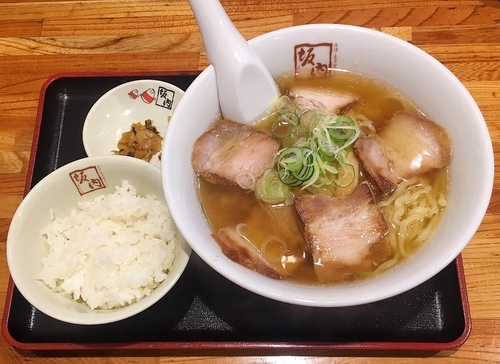 「喜多方ラーメン 390円(感謝祭価格)」@喜多方ラーメン 坂内 歌舞伎町店の写真
