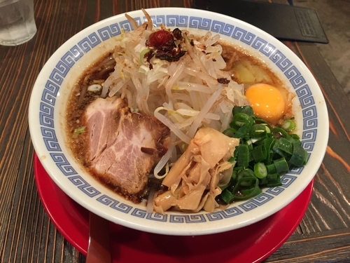 「紀州湯浅吟醸醤油ラーメン＋生卵＋もやし　860円」@麺屋 ひしおの写真