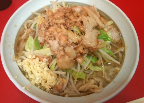 「小（豚2枚）麺半分ニンニクアブラ　700円」@ラーメン二郎 札幌店の写真