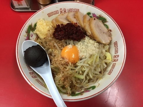 「とうがらしまぜそば＋チャーシュー＋マー油」@赤ひげラーメンの写真