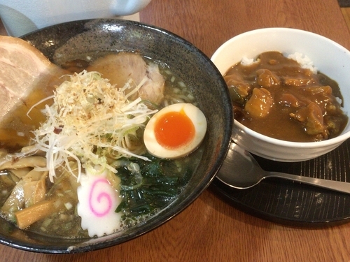 「荒煮干しそば ミニカレー丼」@煮干し中華専門店 つじ製麺所の写真